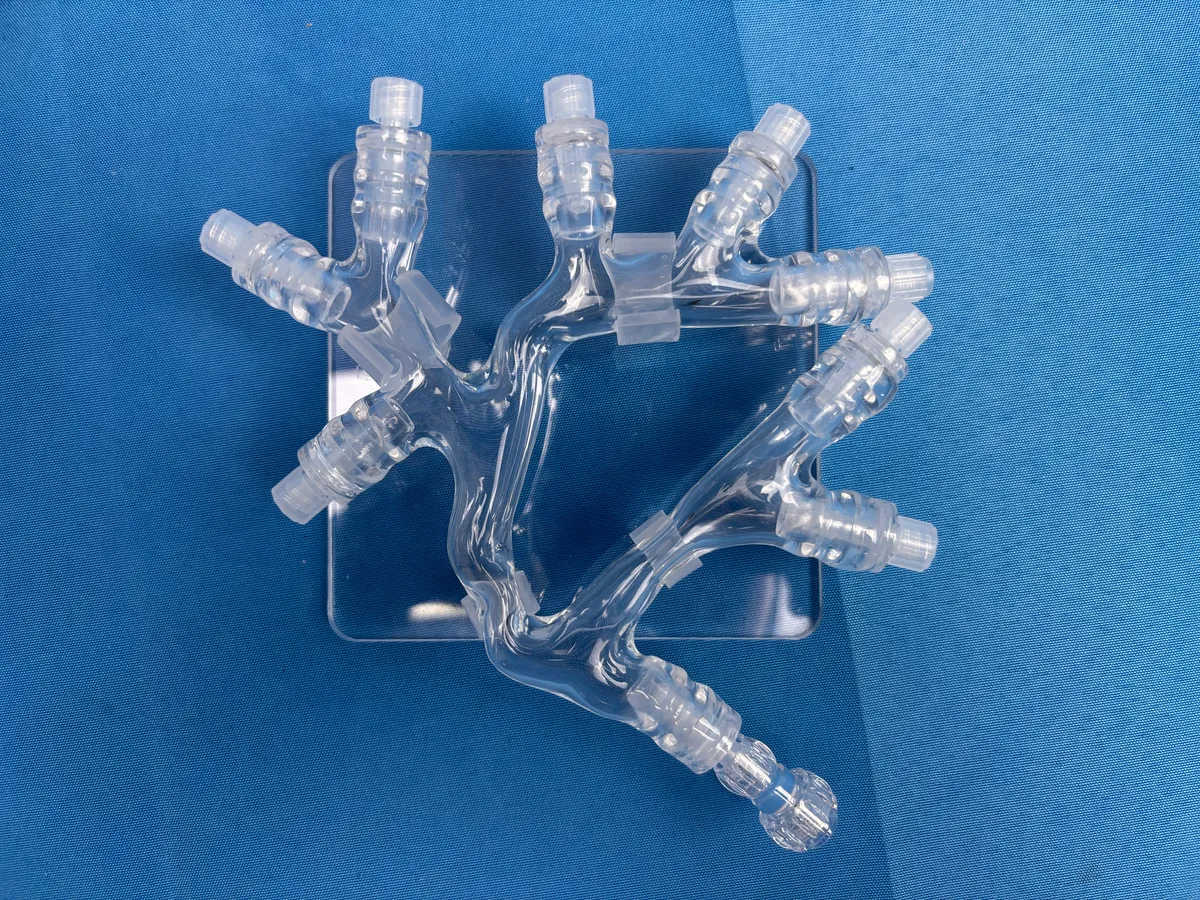 Plate-type silicone mock vessels